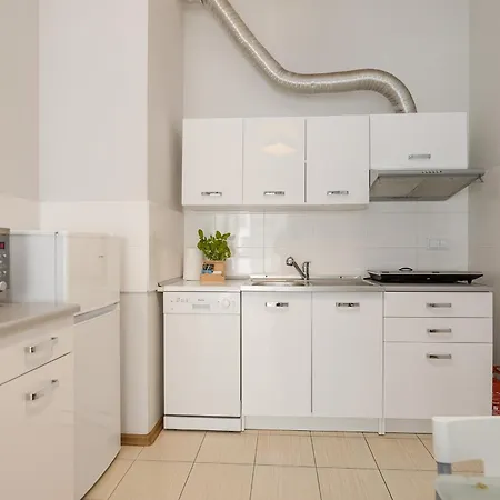 Apartment Shortstaypoland Gieldowa B184 *